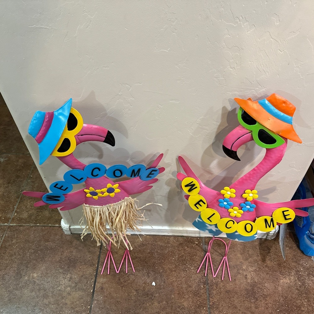 Set of 2 Flamingo Garden Statues Colorful Metal Sculpture Patio Yard Art Decor
